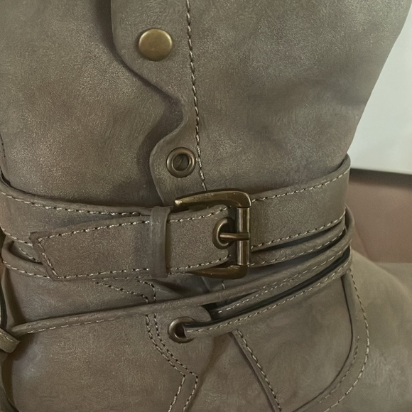 Tall grey leather boots! - Picture 5 of 5